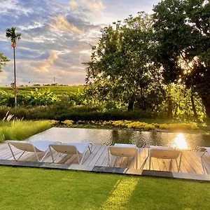 La Maison D'ulysse - Luxury 4br Surrounded By Rice Paddies Villa